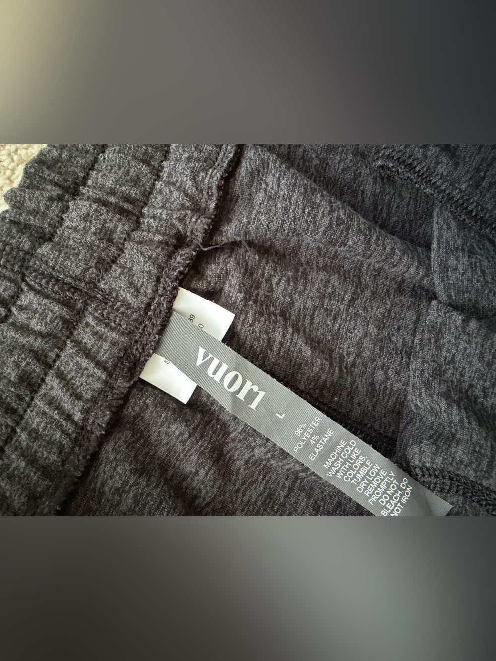 NWOT*Vuori Women‘s Halo Performance Short - size L - Heather Grey - Picture 3 of 5